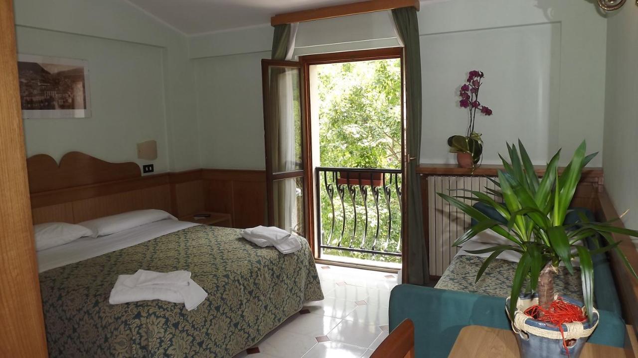 Hotel Il Vecchio Pescatore Villetta Barrea Extérieur photo